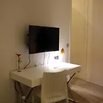 לינה וארוחת בוקר La Maison De Lea פריז