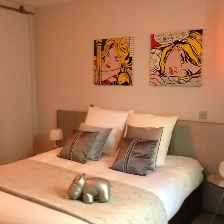 לינה וארוחת בוקר La Maison De Lea פריז