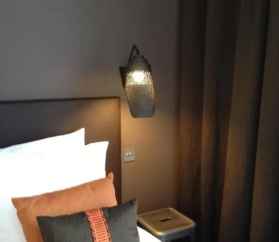 La Maison De Léa Bed & Breakfast 4*